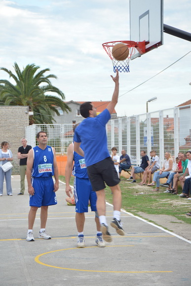 U povodu blagdana Kraljice Mira u Stanovima odigrana utakimica između veterana KK Zadar i Stanova, Foto: Iva Perinčić U povodu blagdana Kraljice Mira u Stanovima odigrana utakimica između veterana KK Zadar i Stanova, Foto: Iva Perinčić