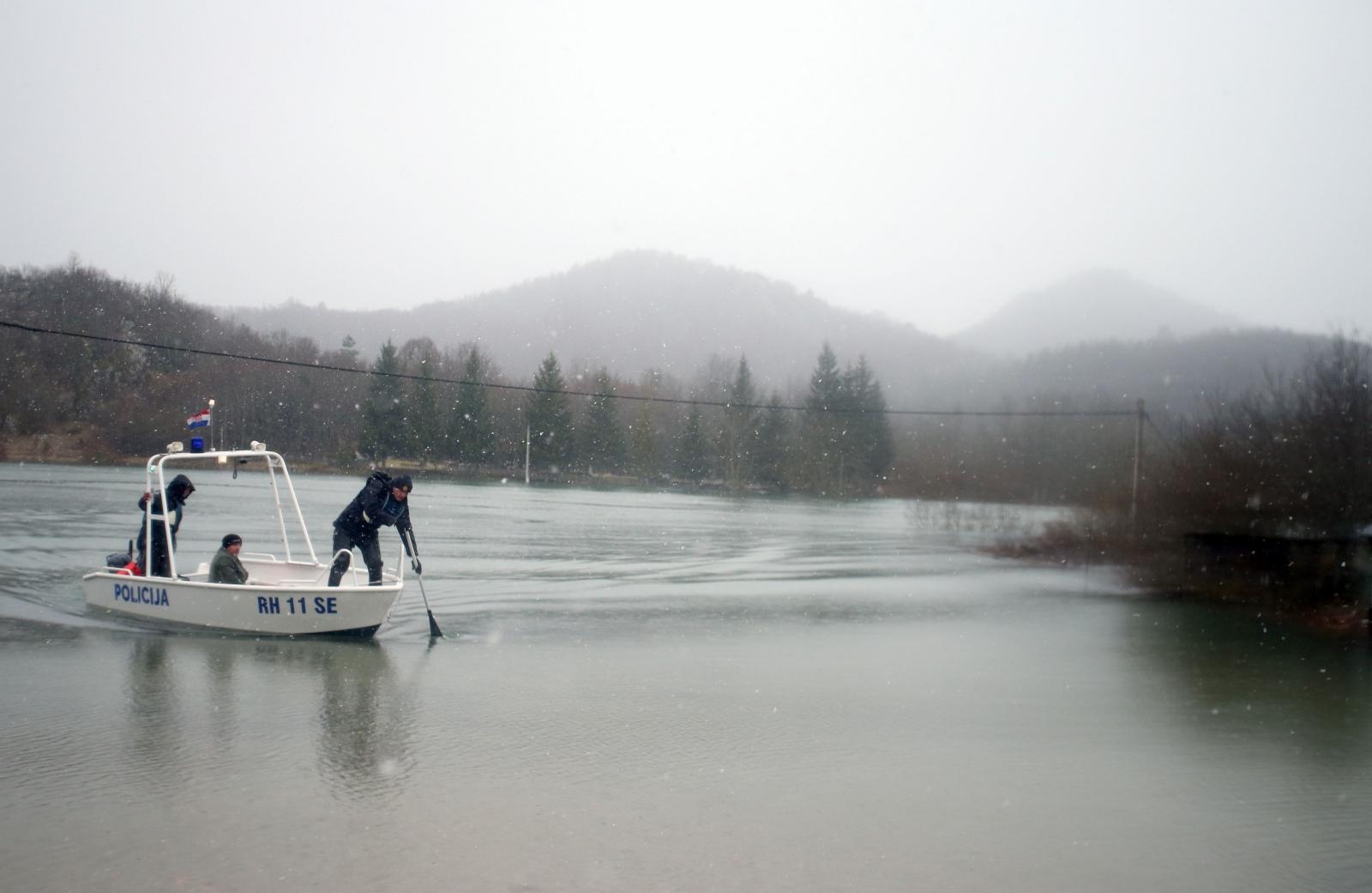 Na području Kosinja proglašeno izvanredno stanje obrane od poplava Na području Kosinja proglašeno izvanredno stanje obrane od poplava
