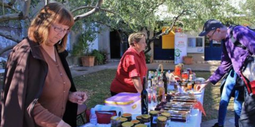 Ljetni sajam otočnih proizvoda. Foto: Naši školji Ljetni sajam otočnih proizvoda. Foto: Naši školji