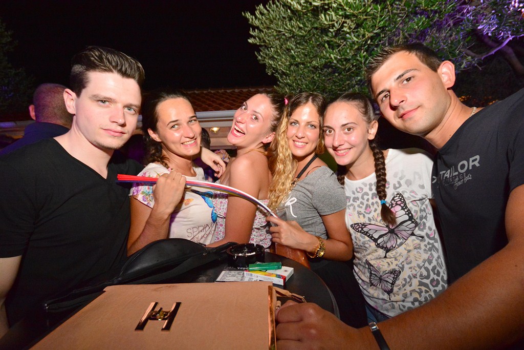 Subotnja zabava u Noštromo i Vagabundo barovima na Viru ; foto Iva Perinčić