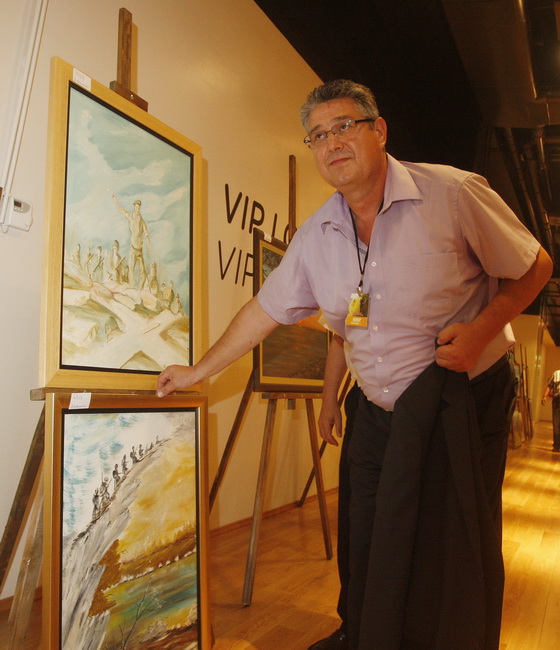 Split, 130610.
U Spaladium Areni odrzan je koncert na kojem je prikupljan novac koji ce biti iskoristen za pravnu pomoc hrvatskim generalima koji odgovaraju u Haagu i pred hrvatskim pravosudjem. Nastupali su Thompson, Oliver Dragojevic, KUD Cambi, Dalmati Split, 130610.
U Spaladium Areni odrzan je koncert na kojem je prikupljan novac koji ce biti iskoristen za pravnu pomoc hrvatskim generalima koji odgovaraju u Haagu i pred hrvatskim pravosudjem. Nastupali su Thompson, Oliver Dragojevic, KUD Cambi, Dalmati