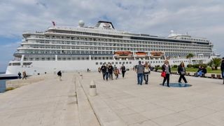Kruzer Viking Sea na Veliku subotu u Zadar uplovio s oko tisuću turista. Foto: Dino Stanin/PIXSELL Kruzer Viking Sea na Veliku subotu u Zadar uplovio s oko tisuću turista. Foto: Dino Stanin/PIXSELL