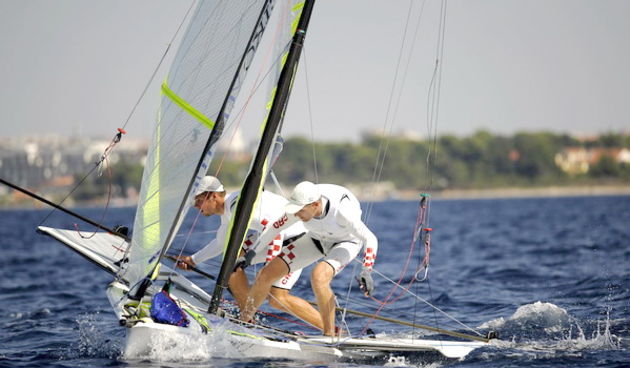 Zadar, 020909. Europsko prvenstvo u jedrenju za klasu 49er 2009. Danas se vozi treci dan regata na Europskom prvenstvu u klasi  49er koje se odrzava od 29og kolovoza do 5og rujna u organizaciji JK Uskok.  Iako se start odgodio za vise od 2 sata odrzana su