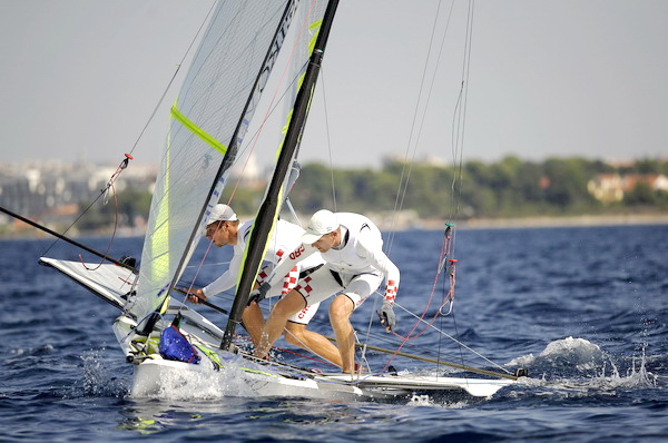 Zadar, 020909. Europsko prvenstvo u jedrenju za klasu 49er 2009. Danas se vozi treci dan regata na Europskom prvenstvu u klasi  49er koje se odrzava od 29og kolovoza do 5og rujna u organizaciji JK Uskok.  Iako se start odgodio za vise od 2 sata odrzana su