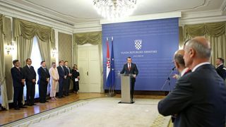 Predsjednik tehnicke Vlade Tihomir Oreskovic primio je predstavnike Europskih sveucilisnih igra Zagreb-Rijeka 2106. Tihomir Oreskovic, Adam Roczek Predsjednik tehnicke Vlade Tihomir Oreskovic primio je predstavnike Europskih sveucilisnih igra Zagreb-Rijeka 2106. Tihomir Oreskovic, Adam Roczek