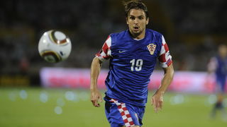 Tel Aviv, 091010.
Ramat-Gan Stadion.
Kvalifikacijska nogometna utakmica grupe F izmedju Izraela i Hrvatske za Euro 2012 u Poljskoj i Ukrajini.
Na slici: Kranjcar prima loptu.
Foto: Drago Sopta / CROPIX