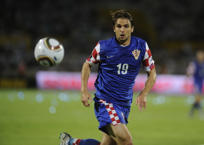 Tel Aviv, 091010.
Ramat-Gan Stadion.
Kvalifikacijska nogometna utakmica grupe F izmedju Izraela i Hrvatske za Euro 2012 u Poljskoj i Ukrajini.
Na slici: Kranjcar prima loptu.
Foto: Drago Sopta / CROPIX