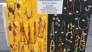 smotra učeničkih zadruga na Narodnom trgu; kreativnost na djelu; suveniri