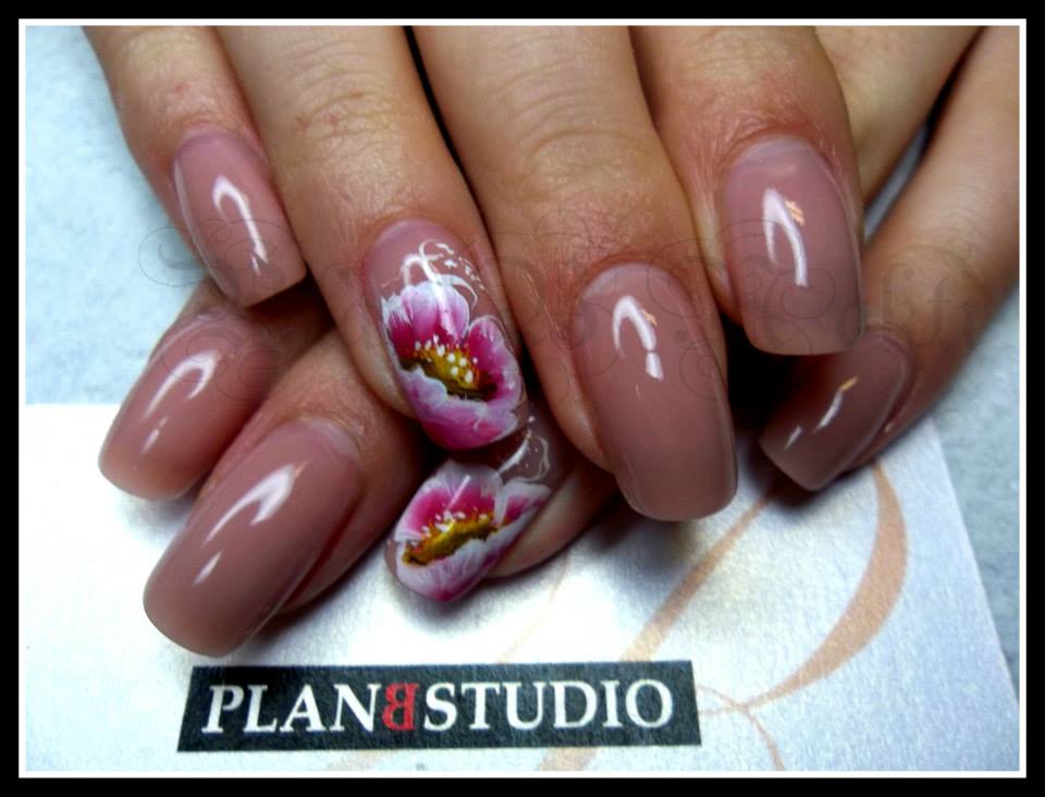 Zrinka Vuksan u konkurenciji natjecanja “Miss Nails” Zrinka Vuksan u konkurenciji natjecanja “Miss Nails”