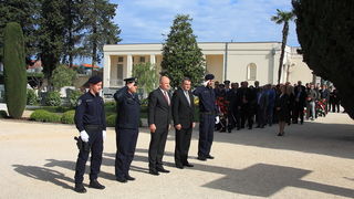 Dan županije: Polaganje vijenaca na Gradskom groblju Zadar Dan županije: Polaganje vijenaca na Gradskom groblju Zadar
