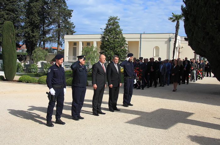 Dan županije: Polaganje vijenaca na Gradskom groblju Zadar Dan županije: Polaganje vijenaca na Gradskom groblju Zadar