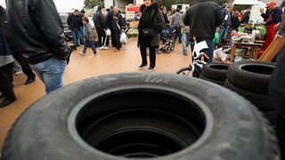 Benkovac, 100313.
Sajam u Benkovcu odrzava se svakog 10. dana u mjesecu. Stoljetna tradicija ucinila je od Benkovackog sajma neizostavni gospodarski i turisticki sadrzaj grada koji svaki put iznova iznenadjuje brojem posjetitelja koji preraste brojku od 1 Benkovac, 100313.
Sajam u Benkovcu odrzava se svakog 10. dana u mjesecu. Stoljetna tradicija ucinila je od Benkovackog sajma neizostavni gospodarski i turisticki sadrzaj grada koji svaki put iznova iznenadjuje brojem posjetitelja koji preraste brojku od 1