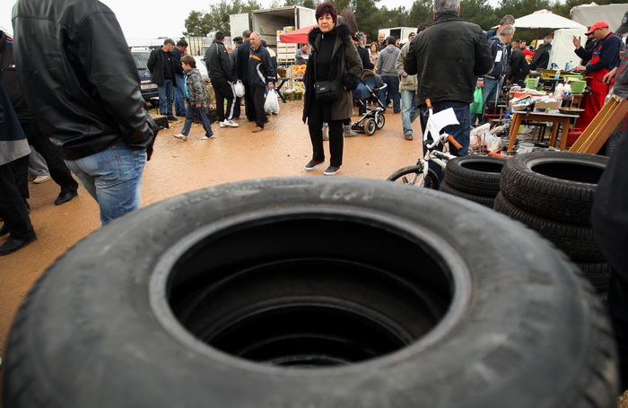 Benkovac, 100313.
Sajam u Benkovcu odrzava se svakog 10. dana u mjesecu. Stoljetna tradicija ucinila je od Benkovackog sajma neizostavni gospodarski i turisticki sadrzaj grada koji svaki put iznova iznenadjuje brojem posjetitelja koji preraste brojku od 1 Benkovac, 100313.
Sajam u Benkovcu odrzava se svakog 10. dana u mjesecu. Stoljetna tradicija ucinila je od Benkovackog sajma neizostavni gospodarski i turisticki sadrzaj grada koji svaki put iznova iznenadjuje brojem posjetitelja koji preraste brojku od 1
