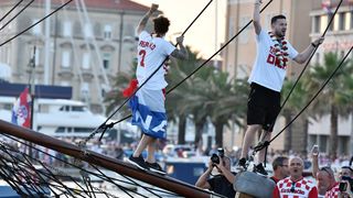 Svečani doček zadarskih Vatrenih: Jedrenjakom Branimir plovili od Gradskog mosta do gata na zadarskoj rivi