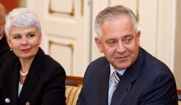 Zagreb, 020709.
Vlada Markov trg.
Redovita sjednica vlade.
Na slici: Premijer u ostavci Ivo Sanader  i Jadranka Kosor.
Foto: Goran Mehkek / CROPIX