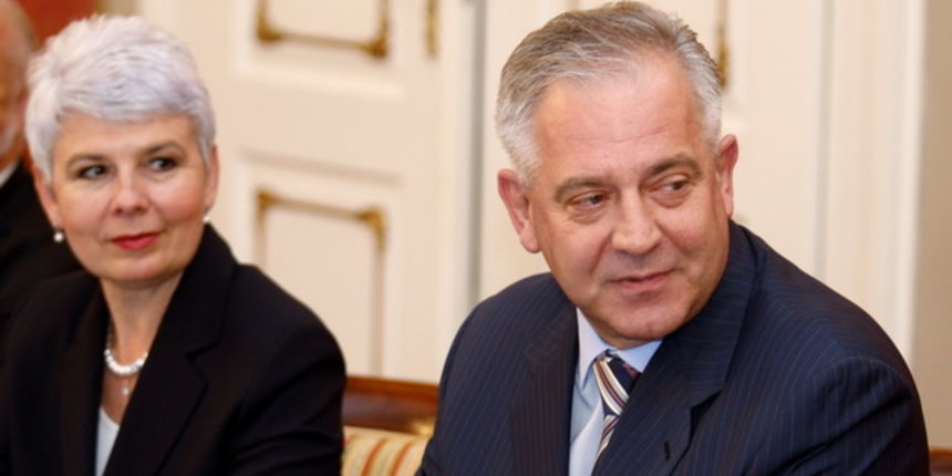 Zagreb, 020709.
Vlada Markov trg.
Redovita sjednica vlade.
Na slici: Premijer u ostavci Ivo Sanader i Jadranka Kosor.
Foto: Goran Mehkek / CROPIX Zagreb, 020709.
Vlada Markov trg.
Redovita sjednica vlade.
Na slici: Premijer u ostavci Ivo Sanader i Jadranka Kosor.
Foto: Goran Mehkek / CROPIX