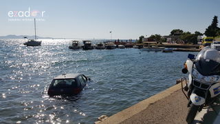 Divljao golfom po Brodarici pa završio u moru kod HAZU-a Divljao golfom po Brodarici pa završio u moru kod HAZU-a