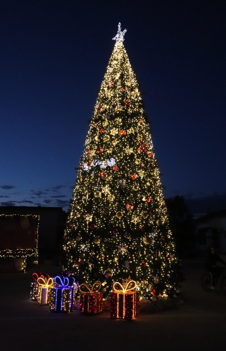 Božićna svjetla i adventski ugođaj na Viru