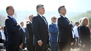 Knin: Zoran Milanović i Andrej Plenković zajedno u prvom redu na obljetnici Oluje Knin: Zoran Milanović i Andrej Plenković zajedno u prvom redu na obljetnici Oluje
