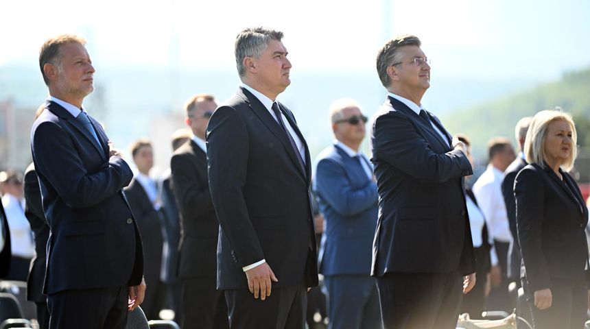 Knin: Zoran Milanović i Andrej Plenković zajedno u prvom redu na obljetnici Oluje Knin: Zoran Milanović i Andrej Plenković zajedno u prvom redu na obljetnici Oluje