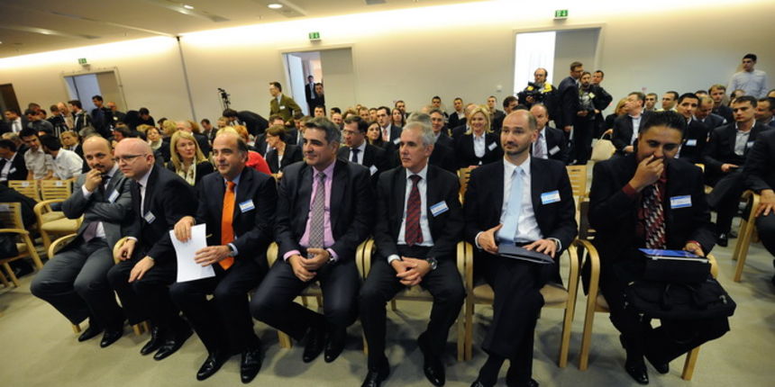 Zadar, 080413.
U hotelu Iadera na Punta Skali danas je poceo dvodnevni Brown forum, susret visokih duznosnika, poduzetnika i ulagaca iz regije i SAD-a. Susretu su nazocili Kenneth Merten(americki veleposlanik u HR), ministar Gordan Maras, predsjednik HGK