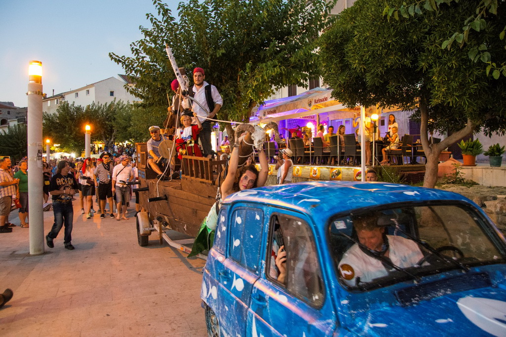 Paški ljetni karneval 2017 – maškarana povorka