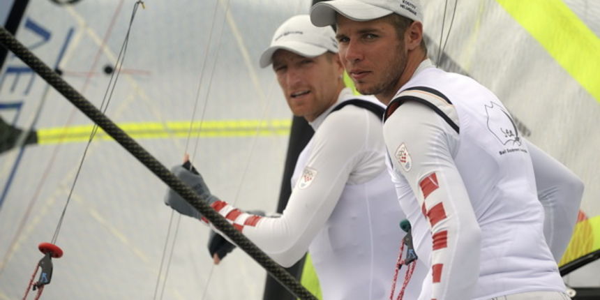 Zadar, 030909. Europsko prvenstvo u jedrenju za klasu 49er 2009. Danas je cetvrti dan Europskog prvenstva u jedrenju za klasu 49er koje se odrzava u Zadru u organizaciji JK Uskok. Danas su pocele finalne regate koje se jedre u zlatnoj za medalju i srebrno