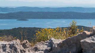 Izlet do Dugog otoka – planinarenje do Orljaka i posjet Velom Ratu