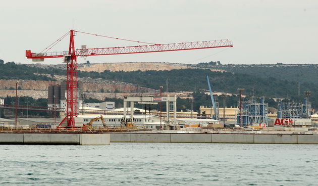 Zadar, 210213. 
Radovi u luci Gazenica. U drugoj fazi, koja je zapocela u listopadu 2010, gradi se potrebna infrastruktura, tj. potrebna pristanista za trajekte, cruisere i ribarske brodove. Ti radovi vrijedni su 92 milijuna eura. U trecoj, zavrsnoj fazi