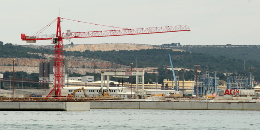 Zadar, 210213.
Radovi u luci Gazenica. U drugoj fazi, koja je zapocela u listopadu 2010, gradi se potrebna infrastruktura, tj. potrebna pristanista za trajekte, cruisere i ribarske brodove. Ti radovi vrijedni su 92 milijuna eura. U trecoj, zavrsnoj fazi Zadar, 210213.
Radovi u luci Gazenica. U drugoj fazi, koja je zapocela u listopadu 2010, gradi se potrebna infrastruktura, tj. potrebna pristanista za trajekte, cruisere i ribarske brodove. Ti radovi vrijedni su 92 milijuna eura. U trecoj, zavrsnoj fazi