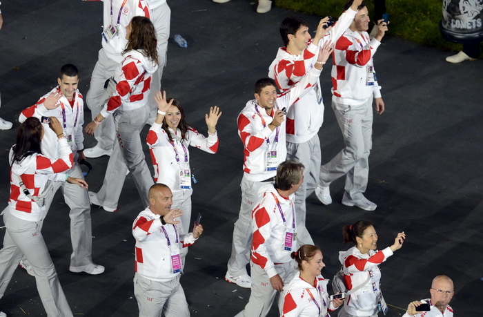 London, 270712.
Olimpijski stadion.
Svecano otvaranje Olimpijskih Igra u Londonu.
Na fotografiji: hrvatski sportasi u defileu, rukometni golman Venio Losert nosi zastavu.
Foto: Drago Sopta / CROPIX
