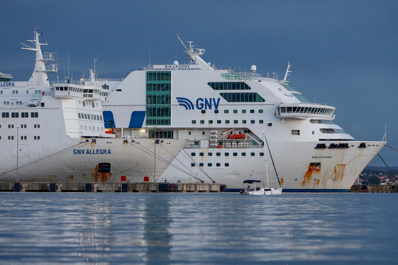 Kruzeri GNV Allegra i GNV Rhapsody na vezu u luci Gaženica