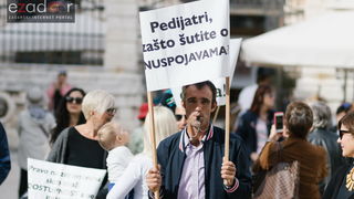 Prosvjedni skup roditelja protiv politike obaveznog cijepljenja Prosvjedni skup roditelja protiv politike obaveznog cijepljenja