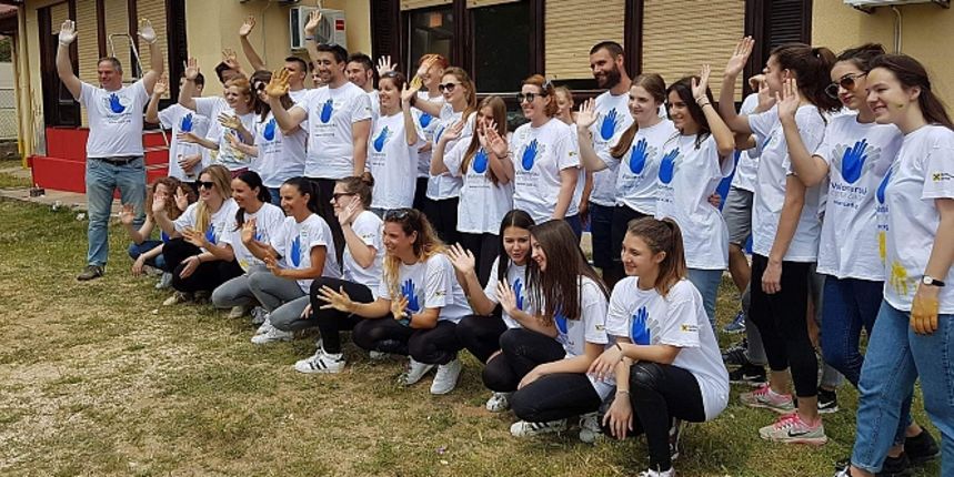 U srijedu, 24. svibnja Volonterski centar Zadar je organizirao volontersku akciju “Kad se male ruke slože” – uređivanje okoliša DV Latica za djecu s razvojnim teškoćama.