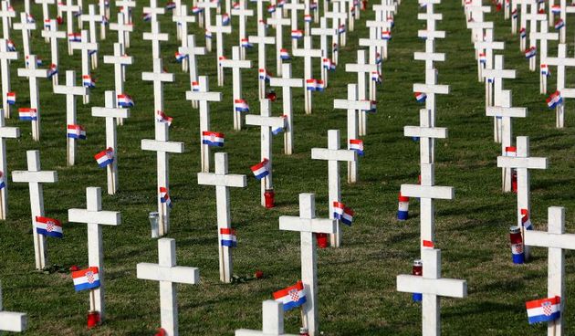 18.11.2013., Vukovar – Dan sjecanja na zrtvu Vukovara 1991. – 2013. pod sloganom Vukovar – mjesto posebnog pijeteta. 22. je obljetnica stradavanja i zrtve Vukovara u Domovinskom ratu. Sudionici Kolone sjecanja krenuli su ispred Opce bolnice da bi ulicam