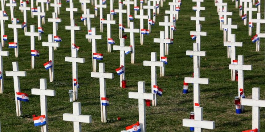 18.11.2013., Vukovar – Dan sjecanja na zrtvu Vukovara 1991. – 2013. pod sloganom Vukovar – mjesto posebnog pijeteta. 22. je obljetnica stradavanja i zrtve Vukovara u Domovinskom ratu. Sudionici Kolone sjecanja krenuli su ispred Opce bolnice da bi ulicam