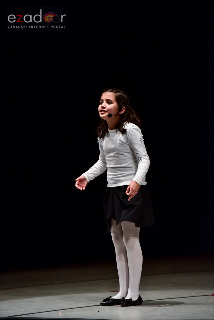 Predstava “Odgojoj” Plesne udruge Gesta u HNK Zadar