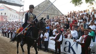 Slavodobitnik 302. Alke je Alen Poljak, od predsjednice dobio zlatni prsten s hrvatskim grbom