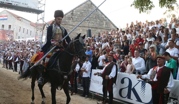 Slavodobitnik 302. Alke je Alen Poljak, od predsjednice dobio zlatni prsten s hrvatskim grbom