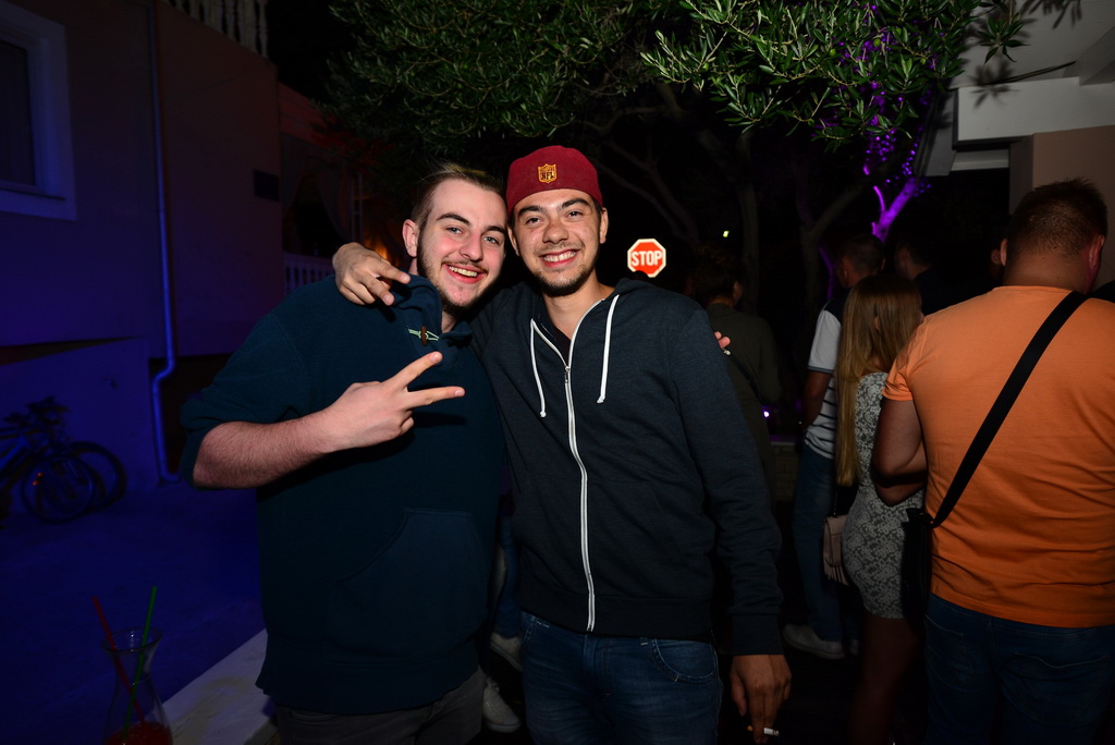 Nostromo & Vagabundo Vir: DJ Djuka i Led robot Nostromo & Vagabundo Vir: DJ Djuka i Led robot