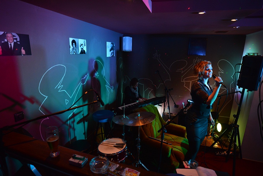 Večer poezije – Riječi iznad svega i Balboa band u Backstage baru