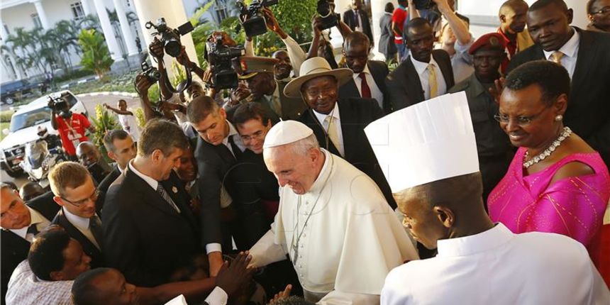 Papa odao počast katoličkim i anglikanskim mučenicima u Ugandi, foto: HINA Papa odao počast katoličkim i anglikanskim mučenicima u Ugandi, foto: HINA