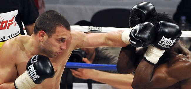 Split, 270310.
Veceras se u Spaladium Areni odrzava spektakl “Obracun u ringu 10” povodom 15-te obljetnice boksackog kluba Pit Bull. Borci ce nastupiti u 17 atraktivnih K1 i MMA ( ultimate fight) borbama.
Na fotografiji: Frane Radnic i Philippe Salmon.
Fo