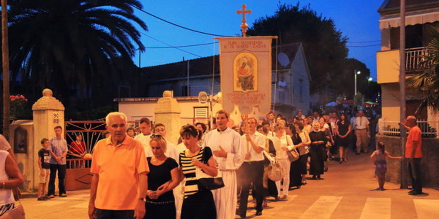 Proslava blagdana Velike Gospe: središnja večernja misa i procesija ulicama Belafuže