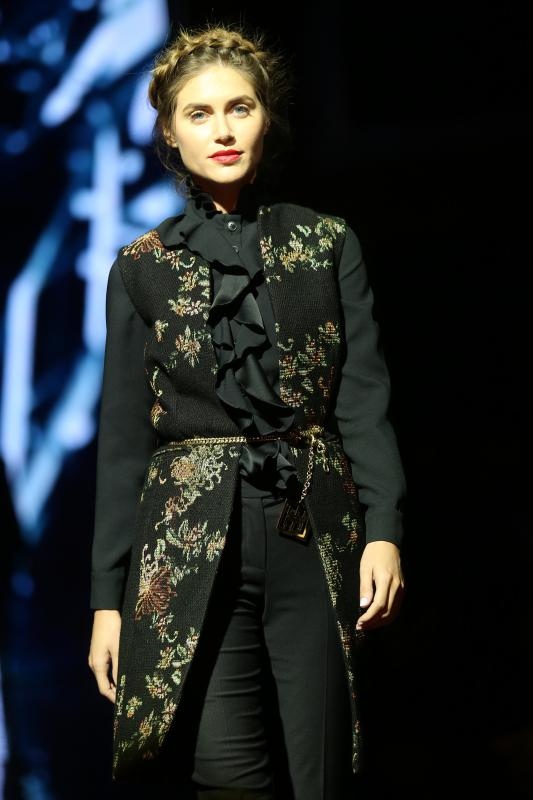 Toyota Fashion week prva večer održana je u ponedjeljak navečer u zagrebačkom Kaptol centru i predstavila zanimljive ideje dizajnera Toyota Fashion week prva večer održana je u ponedjeljak navečer u zagrebačkom Kaptol centru i predstavila zanimljive ideje dizajnera