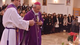 Kistanje: Zadarski nadbiskup Želimir Puljić blagoslovio relikvije sv. Nikole. Foto: Hrvoje Jelavić/PIXSELL Kistanje: Zadarski nadbiskup Želimir Puljić blagoslovio relikvije sv. Nikole. Foto: Hrvoje Jelavić/PIXSELL
