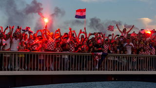 Veličanstven doček četvorice zadarskih Vatrenih od Gradskog mosta do Foruma