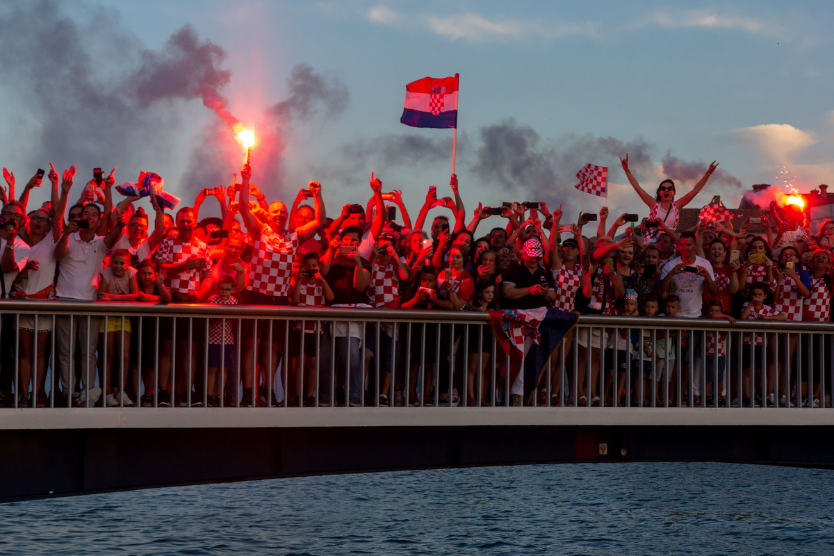 Veličanstven doček četvorice zadarskih Vatrenih od Gradskog mosta do Foruma