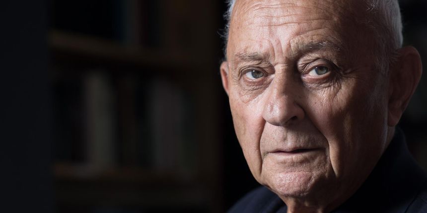 Slavko Goldstein, znameniti hrvatski i jugoslavenski intelektualac, povjesnicar, politicar, scenarist i pisac. Slavko Goldstein, znameniti hrvatski i jugoslavenski intelektualac, povjesnicar, politicar, scenarist i pisac.