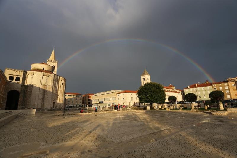 11.09.2014., Zadar – Kisni je dan na nekoliko minuta uljepsala duga koja se pojavila nad gradom. Photo: Filip Brala/PIXSELL
